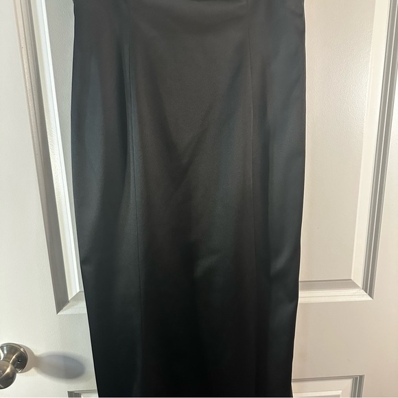 JS Collections Black & White Pleated Bodice Formal Gown Women’s Size 4 - Picture 4 of 16